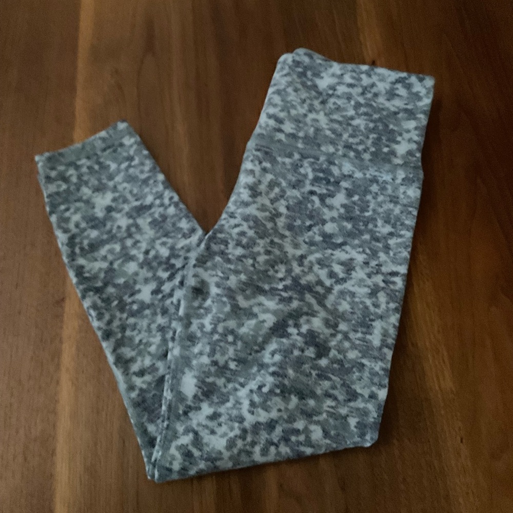 Athleta Camouflage Patterned  7/8 tights Leggings SP